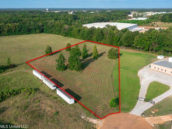 Lone Wolf Drive, Gluckstadt, MS 39110