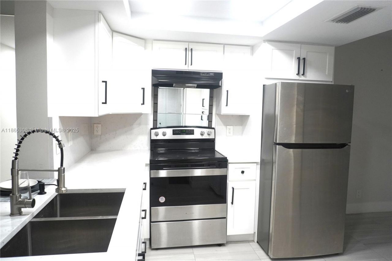 7350 NW 18th St, Unit 104, Margate, FL 33063 Photo