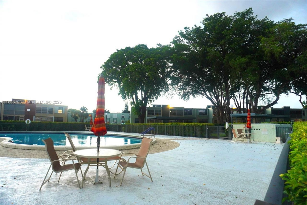 7350 NW 18th St, Unit 104, Margate, FL 33063 Photo