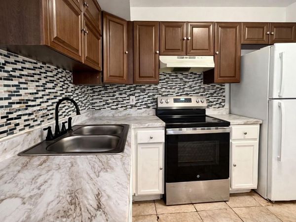 3700 NW 21st St, Unit 109, Lauderdale Lakes, FL 33311