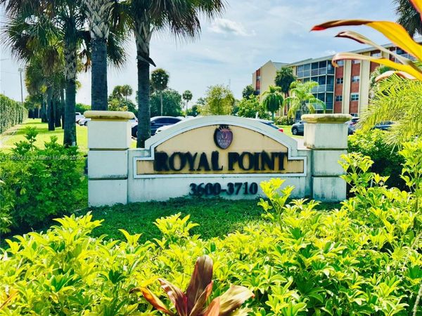 3700 NW 21st St, Unit 109, Lauderdale Lakes, FL 33311