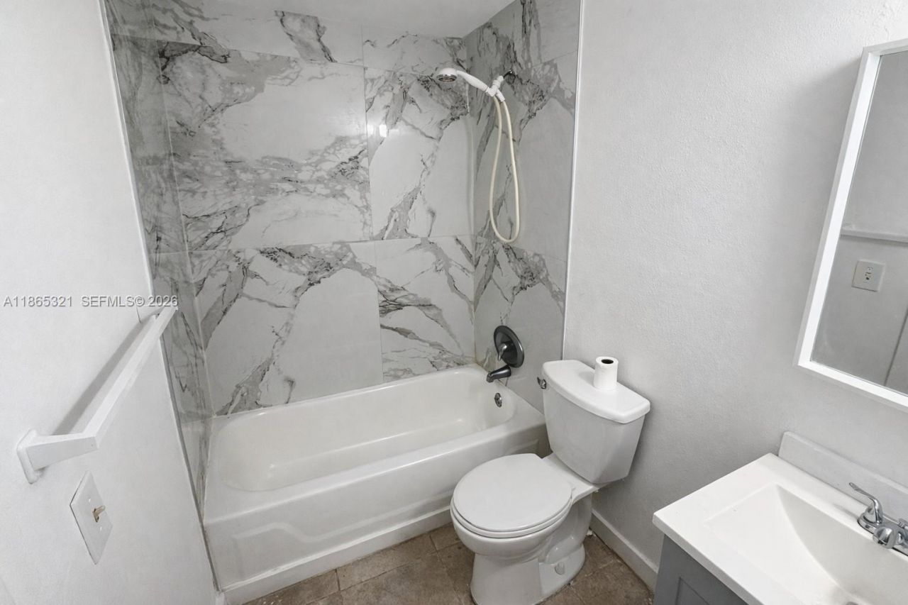 3700 NW 21st St, Unit 109, Lauderdale Lakes, FL 33311 Photo