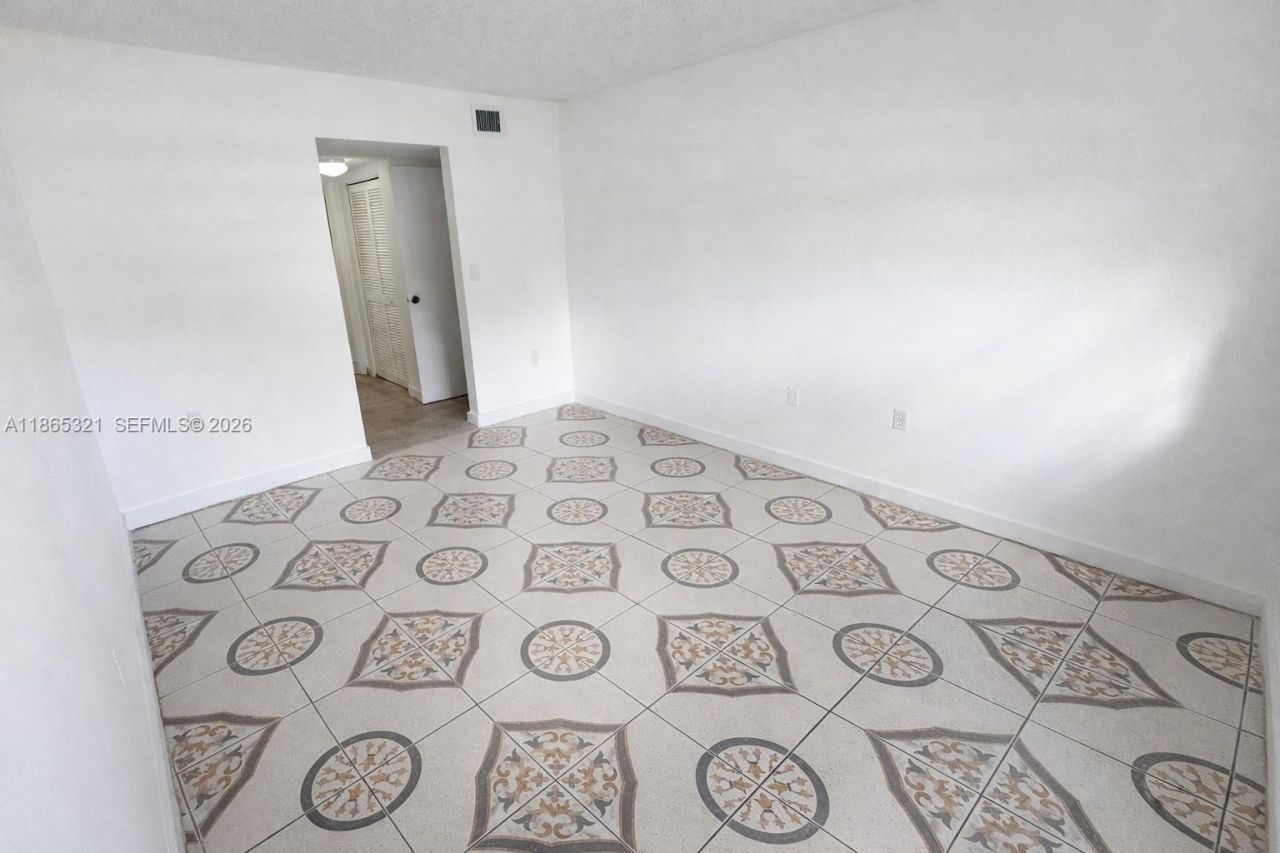 3700 NW 21st St, Unit 109, Lauderdale Lakes, FL 33311 Photo