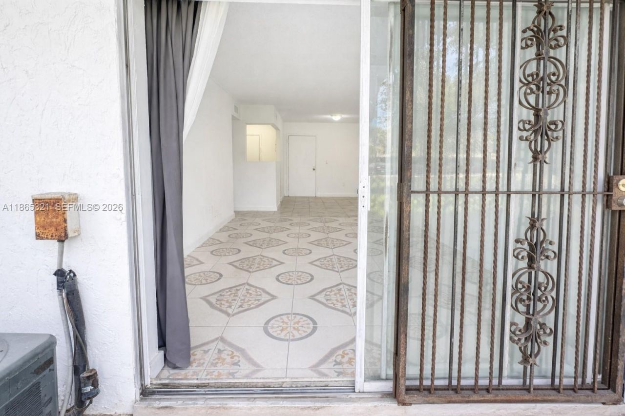 3700 NW 21st St, Unit 109, Lauderdale Lakes, FL 33311 Photo