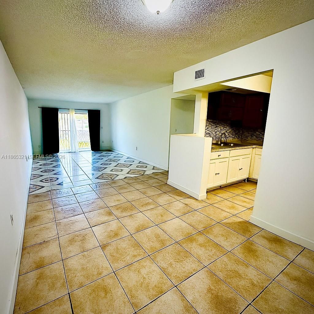 3700 NW 21st St, Unit 109, Lauderdale Lakes, FL 33311 Photo