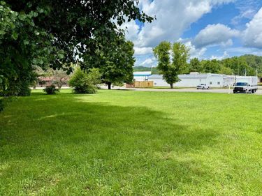 28 Lumber Street, Beattyville, KY 41311