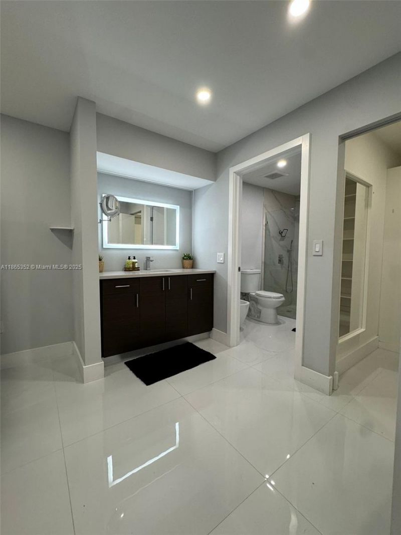 1051 NW 128th Ave, Miami, FL 33182 Photo