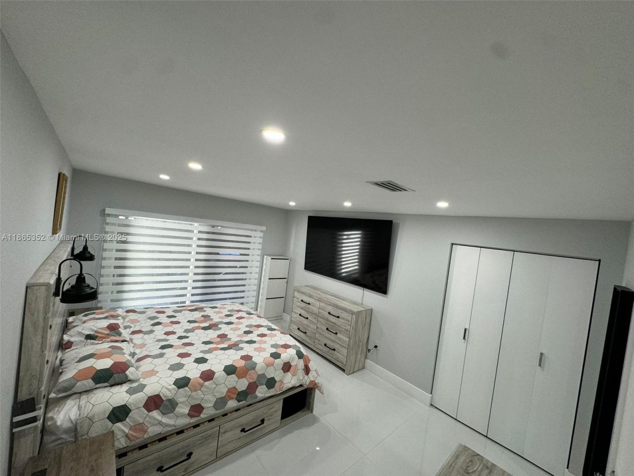 1051 NW 128th Ave, Miami, FL 33182 Photo