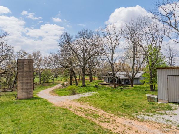 2722 Co Rd 347, Koshkonong, MO 65692