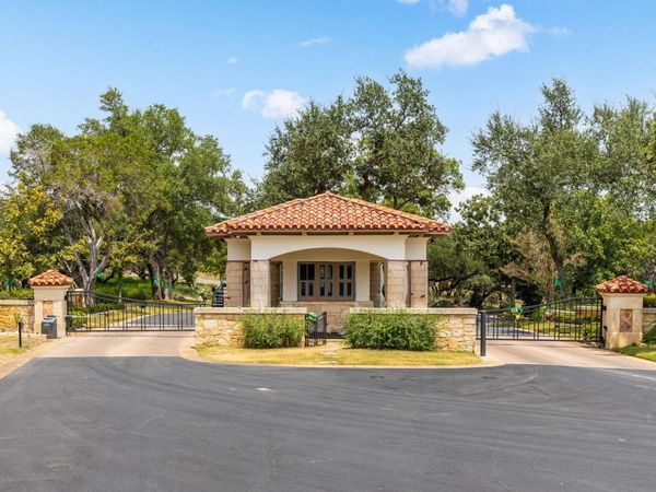 707 Moonlight Bay DR, Spicewood, TX 78669