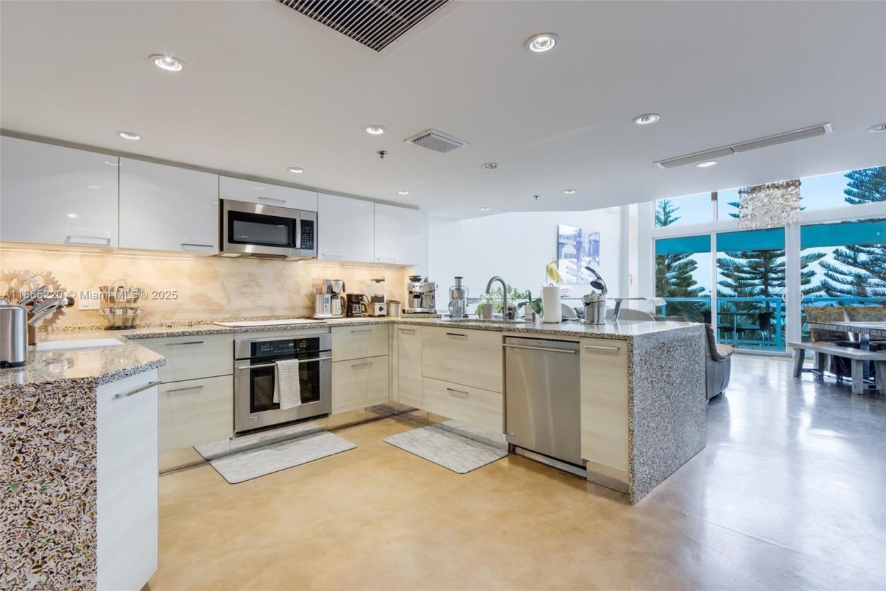 5445 Collins Ave, Unit P2, Miami Beach, FL 33140 Photo