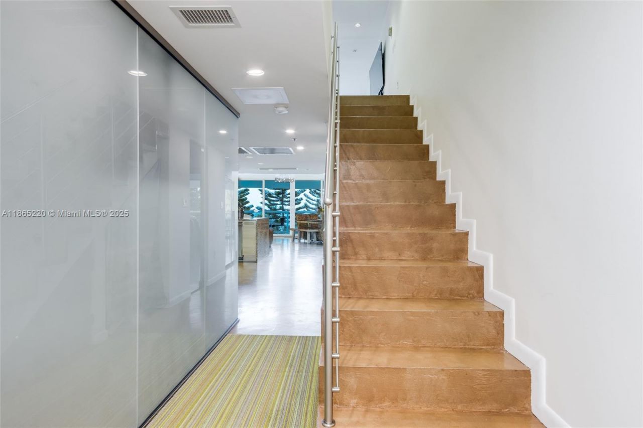 5445 Collins Ave, Unit P2, Miami Beach, FL 33140 Photo