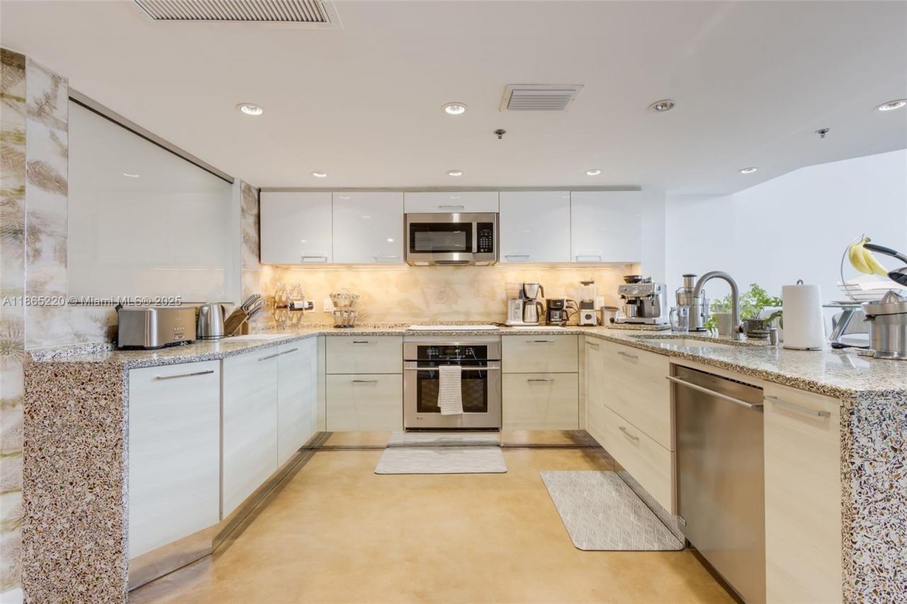 5445 Collins Ave, Unit P2, Miami Beach, FL 33140 Photo