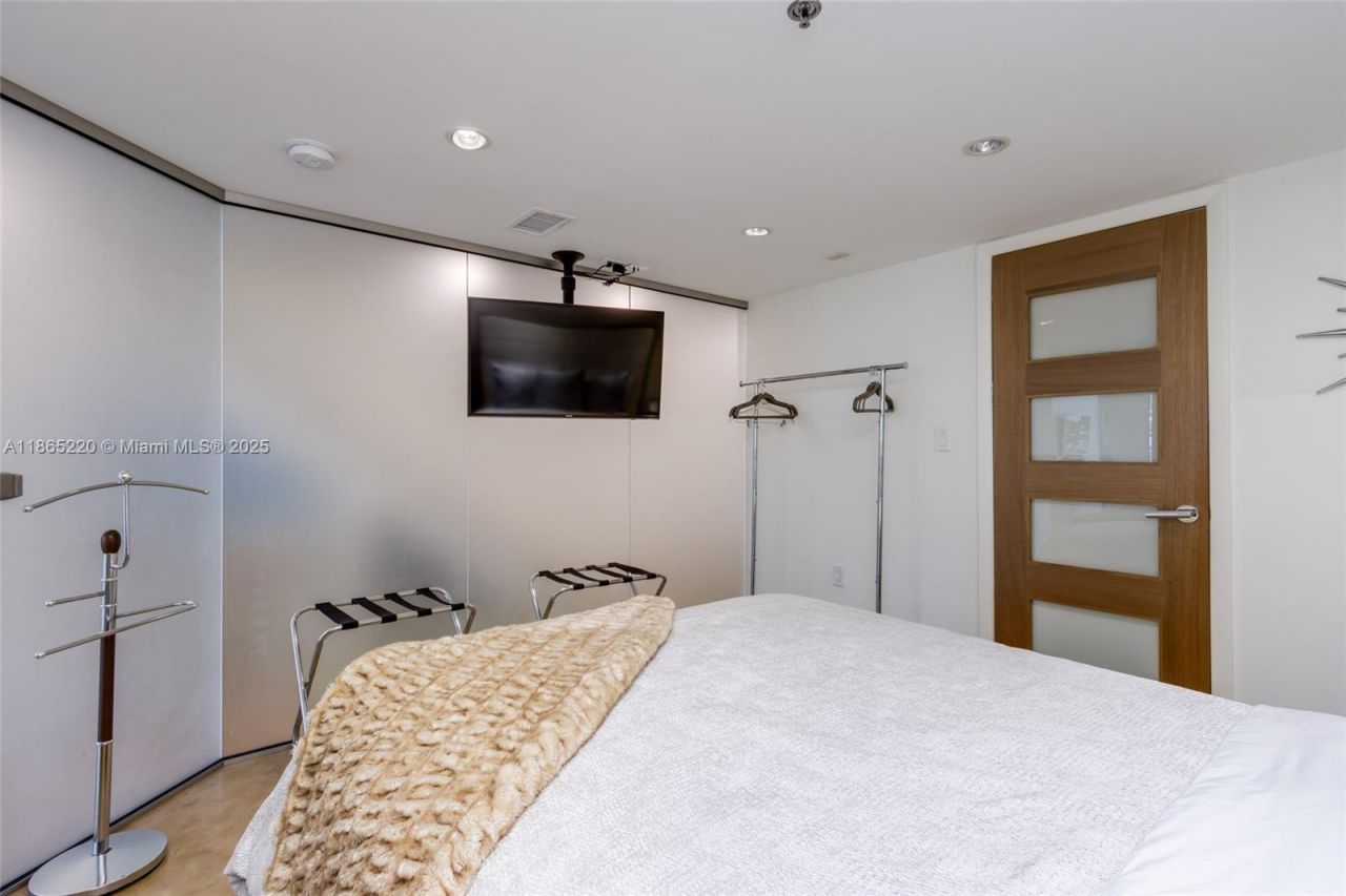 5445 Collins Ave, Unit P2, Miami Beach, FL 33140 Photo