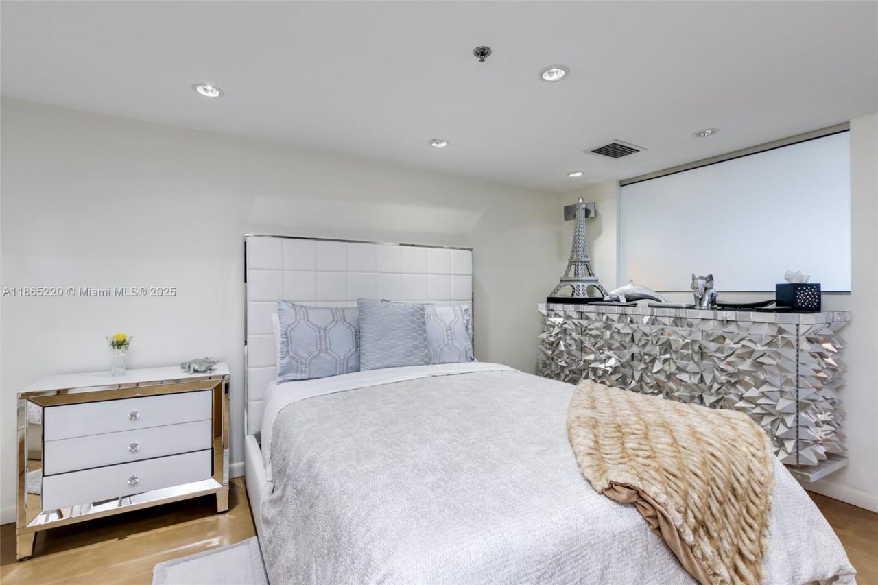 5445 Collins Ave, Unit P2, Miami Beach, FL 33140 Photo