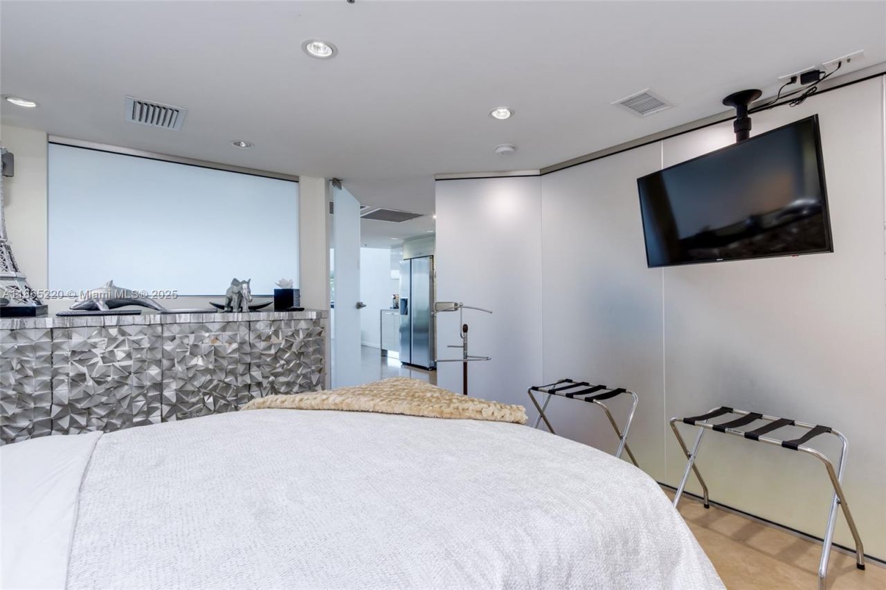 5445 Collins Ave, Unit P2, Miami Beach, FL 33140 Photo