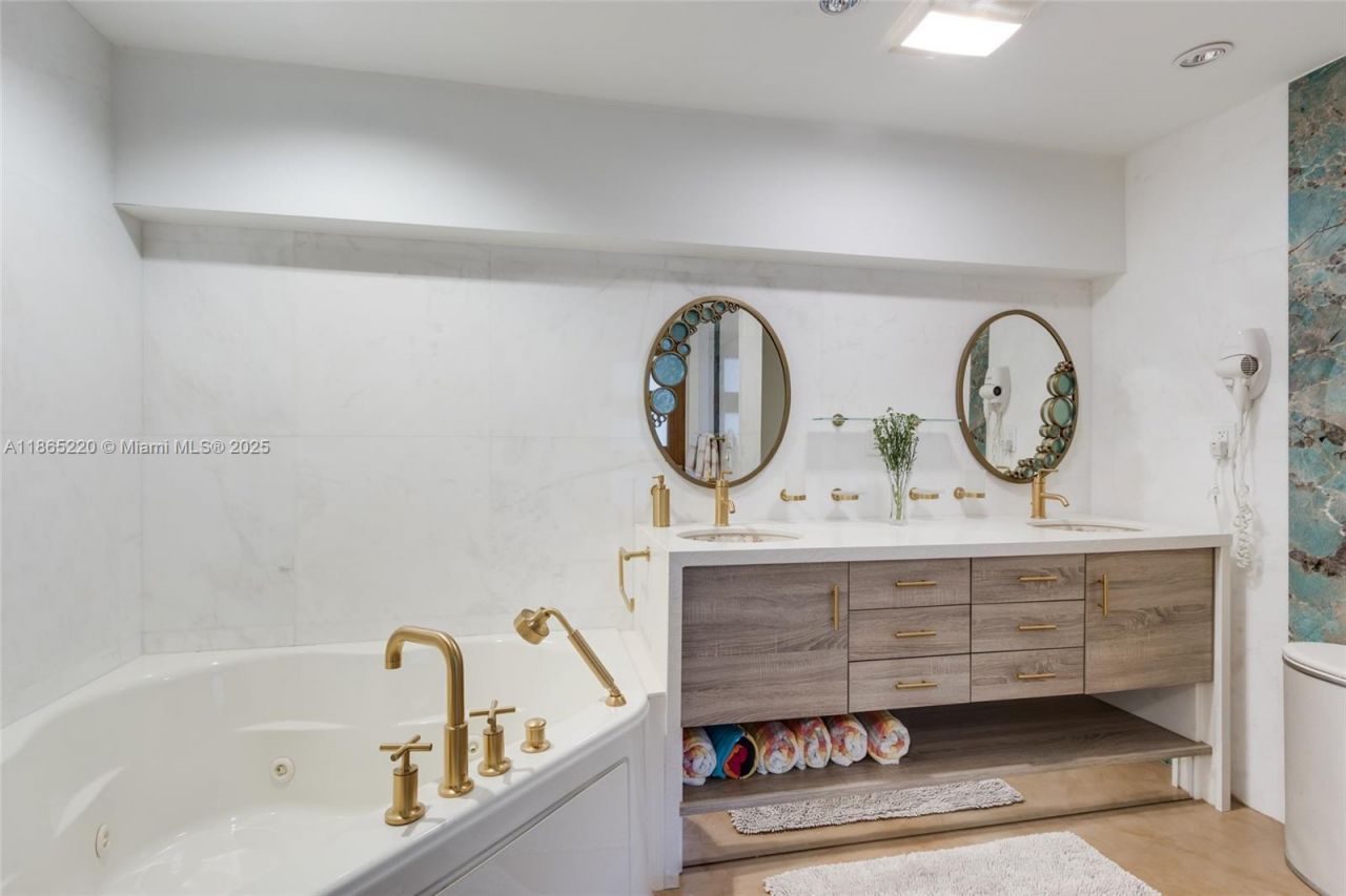 5445 Collins Ave, Unit P2, Miami Beach, FL 33140 Photo