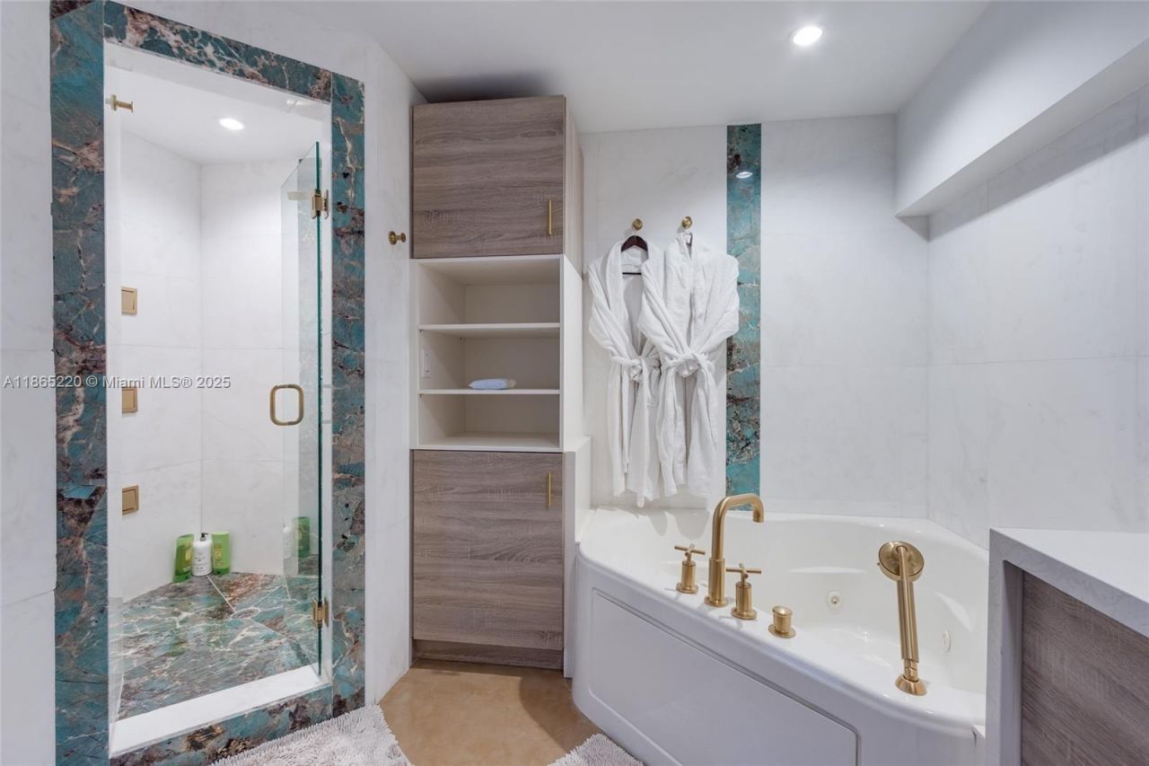 5445 Collins Ave, Unit P2, Miami Beach, FL 33140 Photo