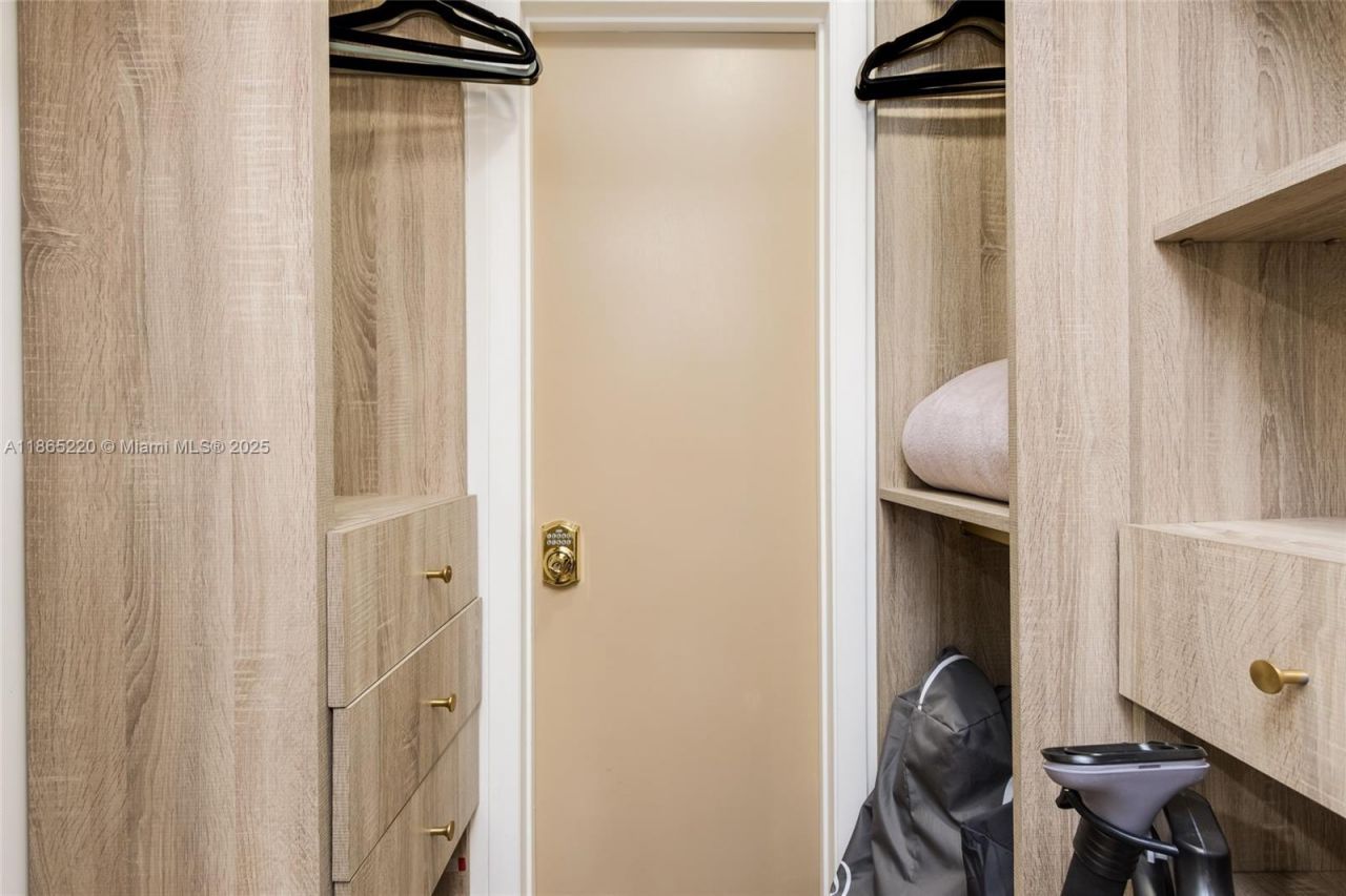 5445 Collins Ave, Unit P2, Miami Beach, FL 33140 Photo