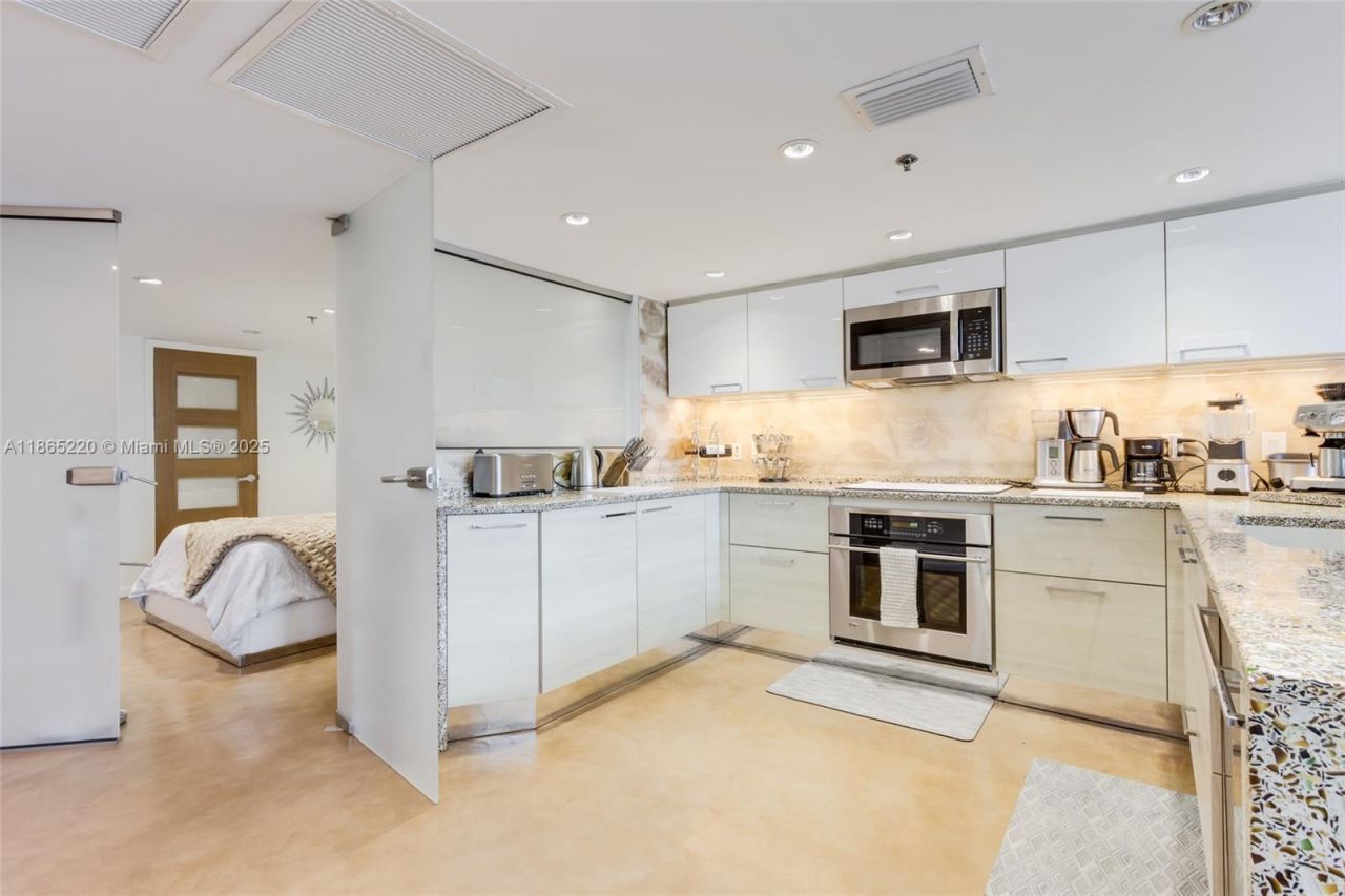 5445 Collins Ave, Unit P2, Miami Beach, FL 33140 Photo