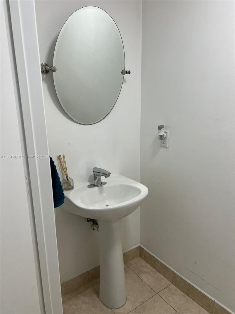 90 SW 3rd St, Unit 2103, Miami, FL 33130 Photo