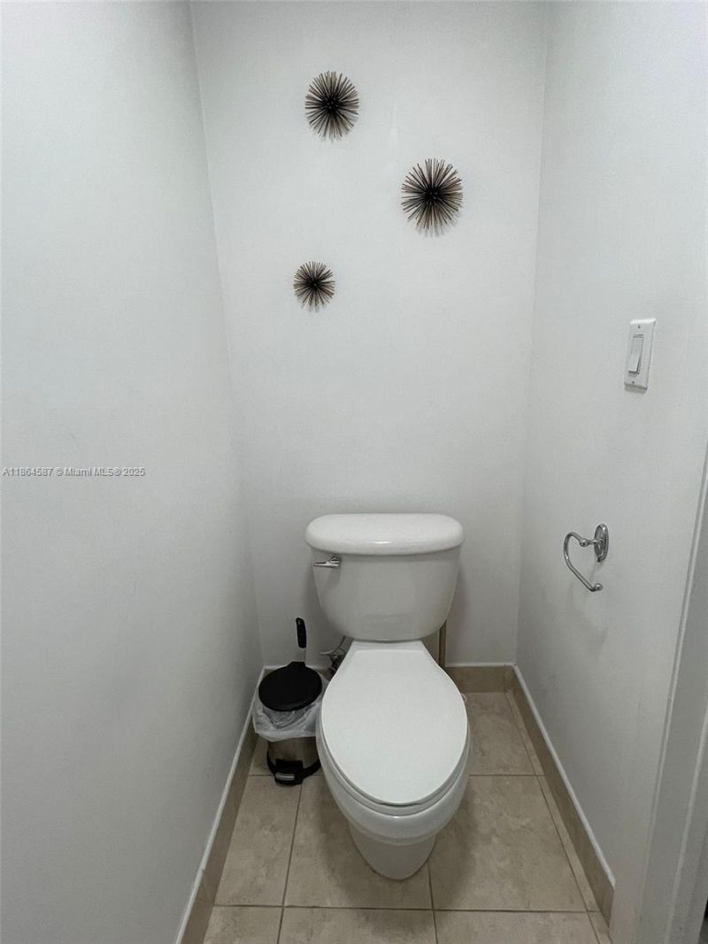 90 SW 3rd St, Unit 2103, Miami, FL 33130 Photo