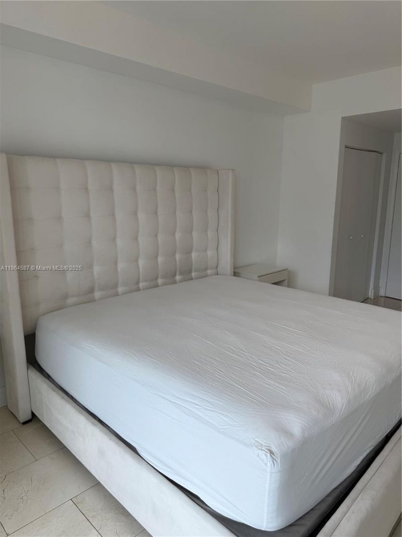 90 SW 3rd St, Unit 2103, Miami, FL 33130 Photo