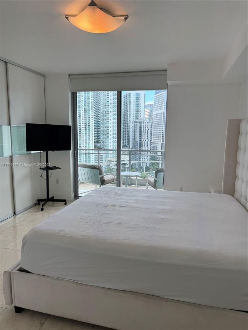 90 SW 3rd St, Unit 2103, Miami, FL 33130 Photo