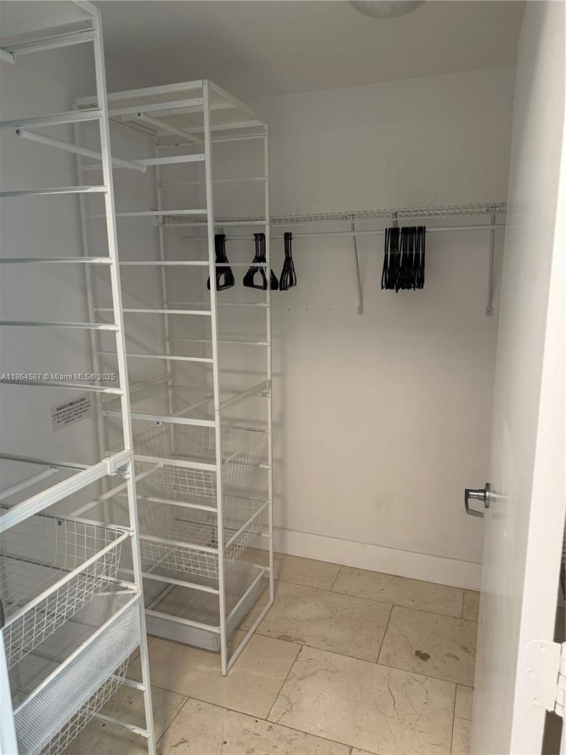 90 SW 3rd St, Unit 2103, Miami, FL 33130 Photo