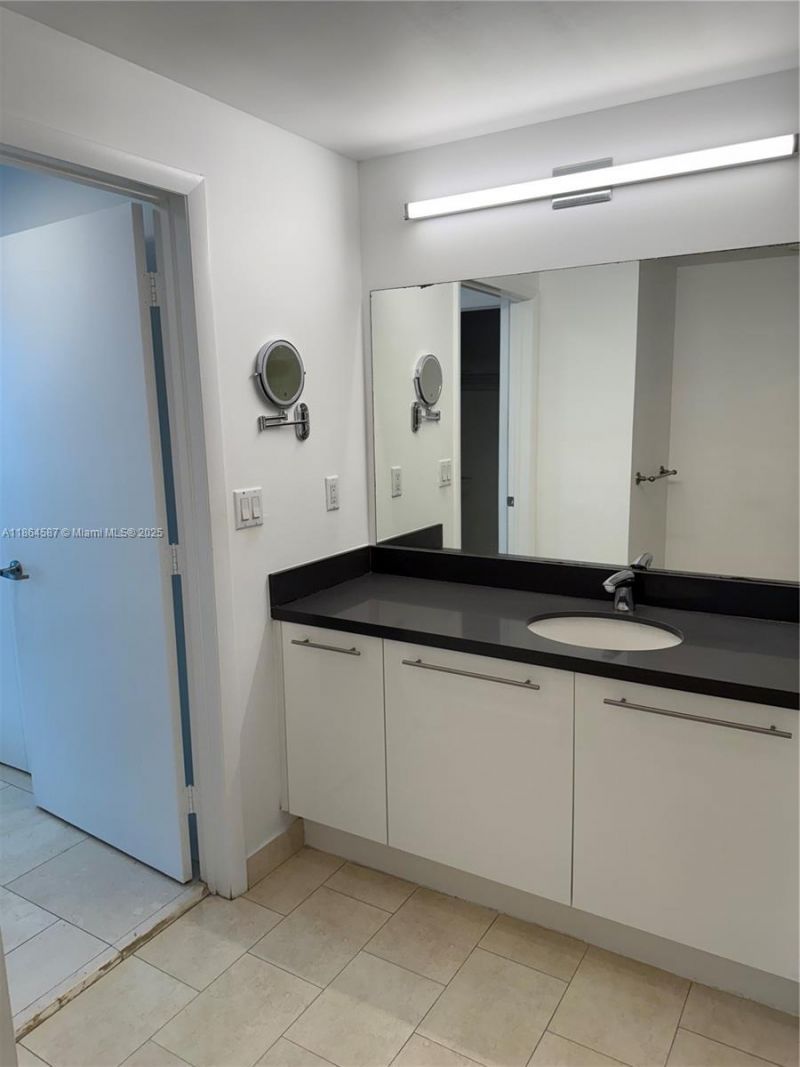 90 SW 3rd St, Unit 2103, Miami, FL 33130 Photo