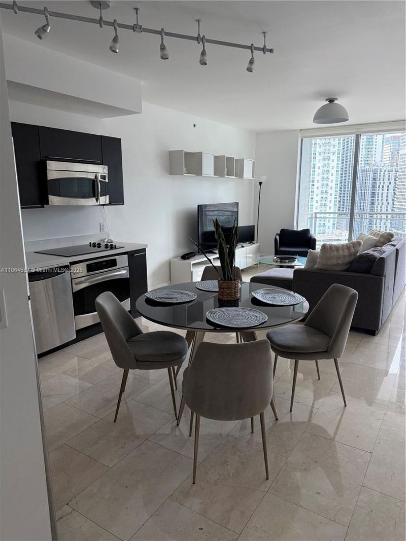 90 SW 3rd St, Unit 2103, Miami, FL 33130 Photo