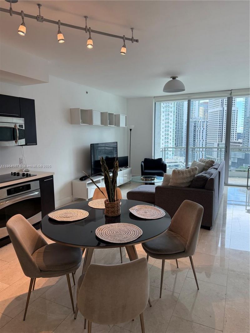 90 SW 3rd St, Unit 2103, Miami, FL 33130 Photo