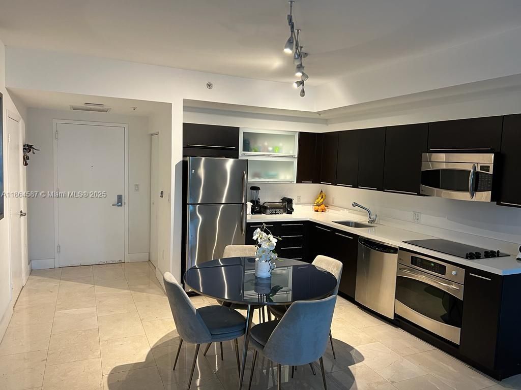 90 SW 3rd St, Unit 2103, Miami, FL 33130 Photo