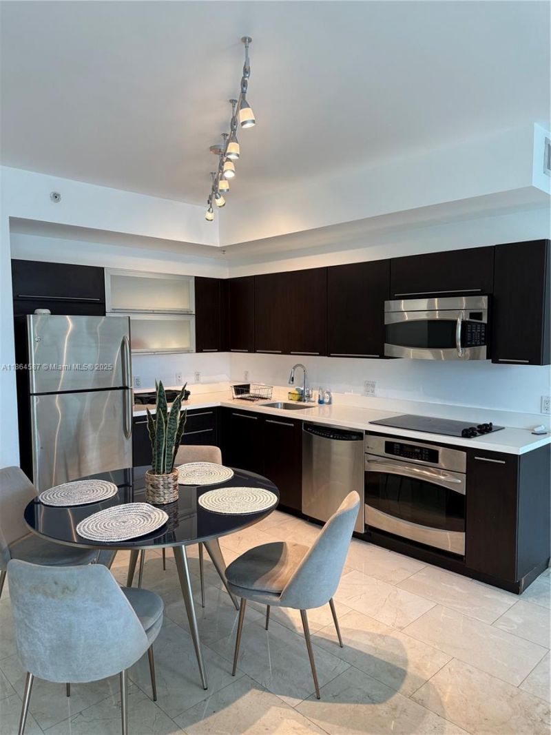 90 SW 3rd St, Unit 2103, Miami, FL 33130 Photo
