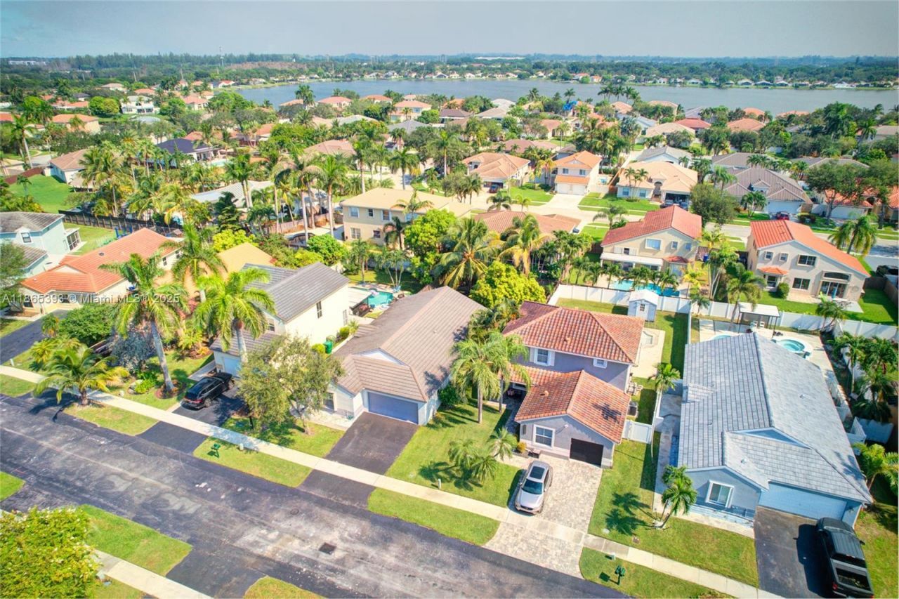 19253 NW 22nd St, Pembroke Pines, FL 33029 Photo