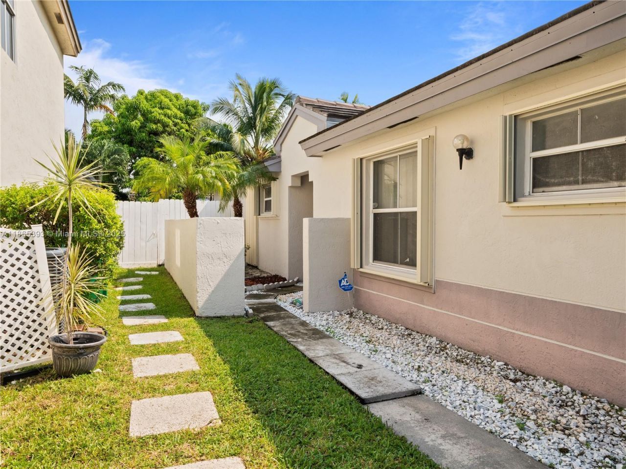 19253 NW 22nd St, Pembroke Pines, FL 33029 Photo