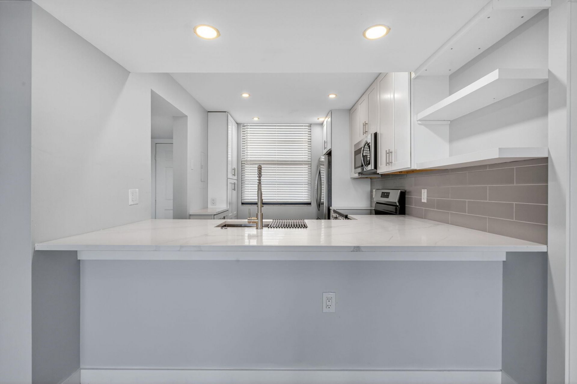 3710 Whitehall Drive, Unit 404, West Palm Beach, FL 33401 Photo