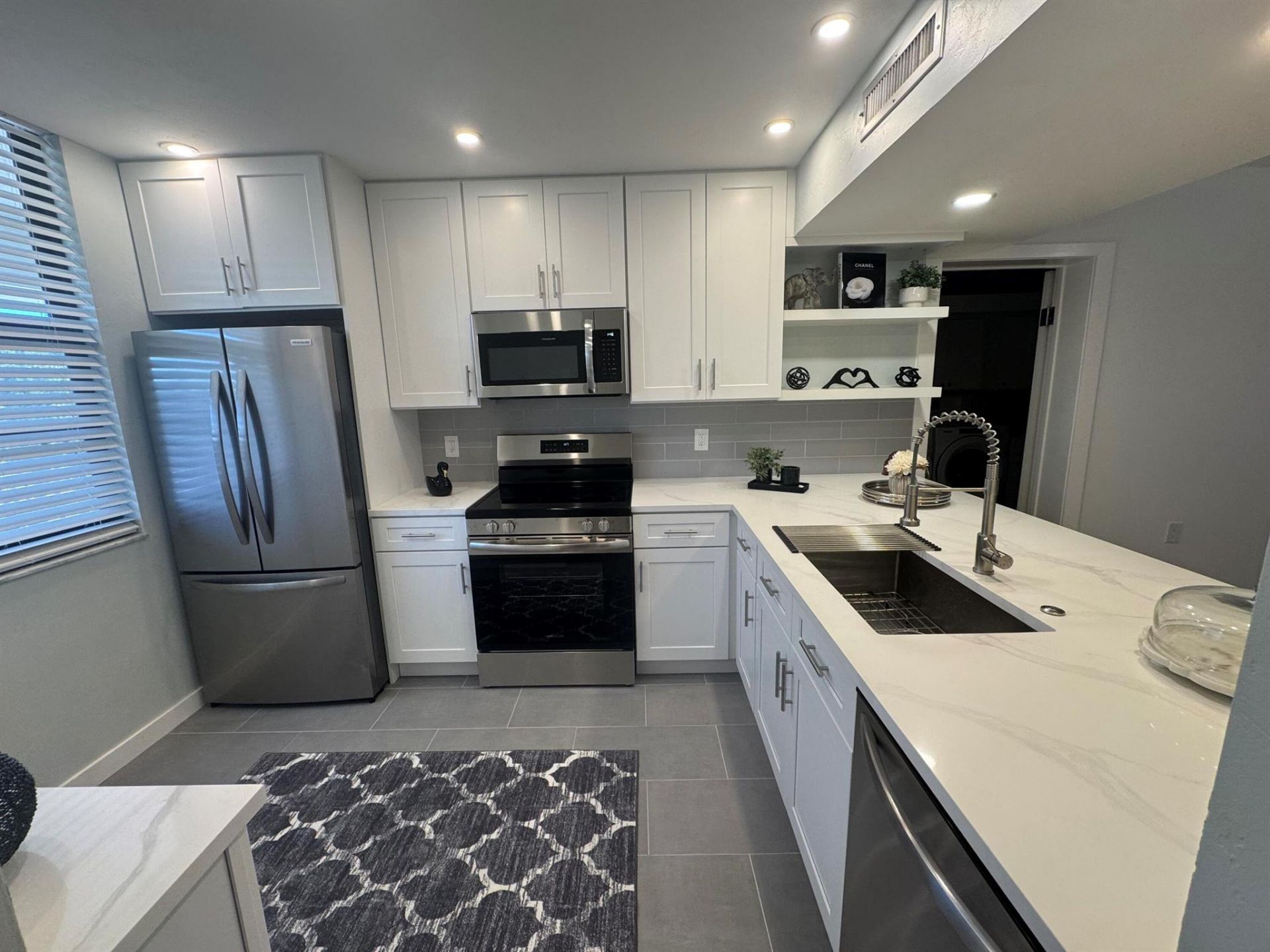 3710 Whitehall Drive, Unit 404, West Palm Beach, FL 33401 Photo