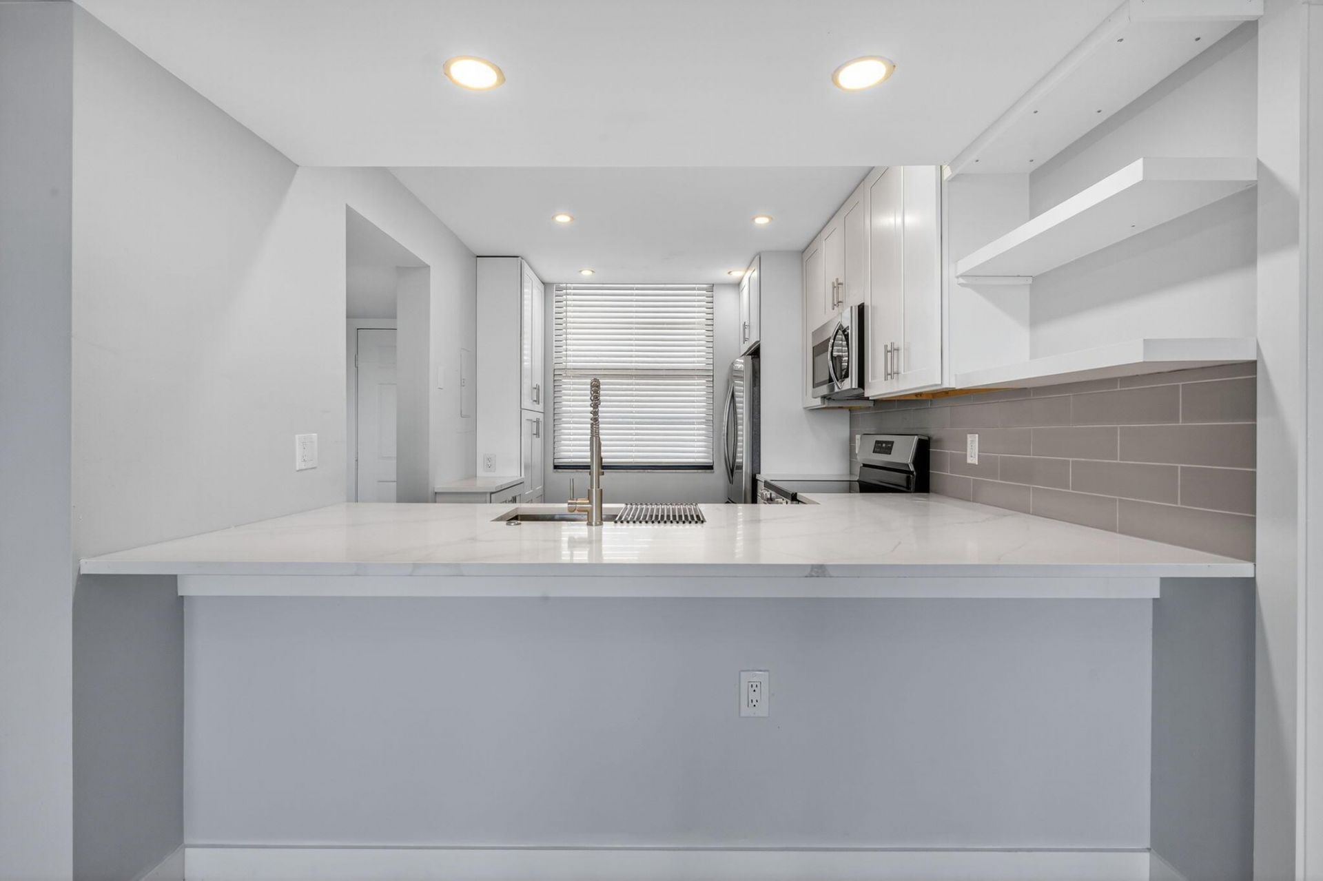 3710 Whitehall Drive, Unit 404, West Palm Beach, FL 33401 Photo