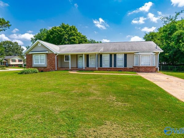 3226 Lewisburg Drive, Huntsville, AL 35811