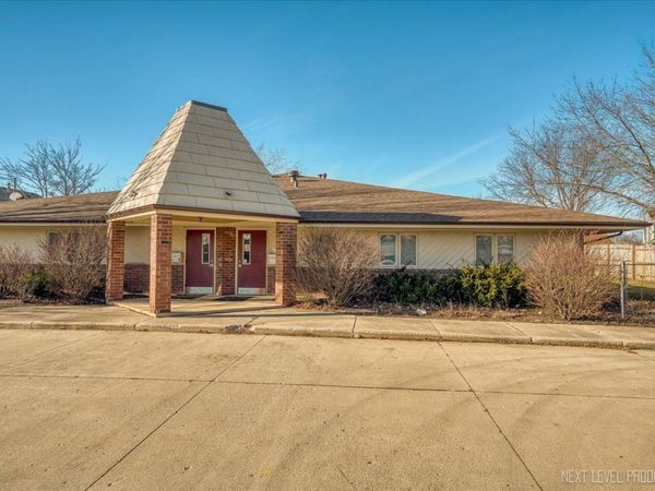 1030 Summerfield Drive, Unit A, Roselle, IL 60172