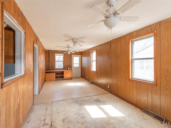 104 E Jefferson Avenue, Richland, MO 65556