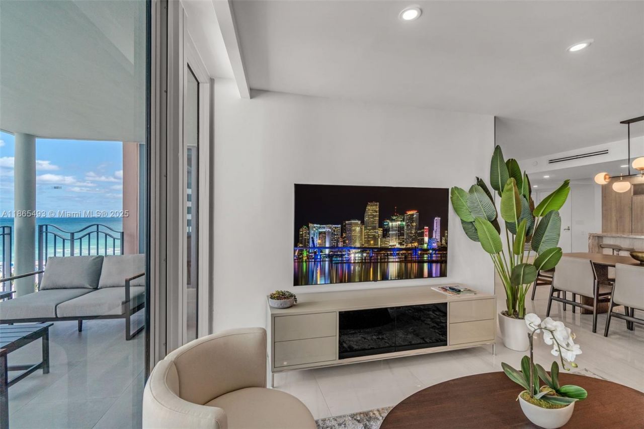 1500 Ocean Drive, Unit 1003, Miami Beach, FL 33139 Photo