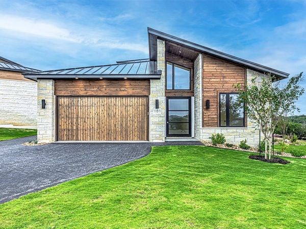 101 Manciano DR, Horseshoe Bay, TX 78657