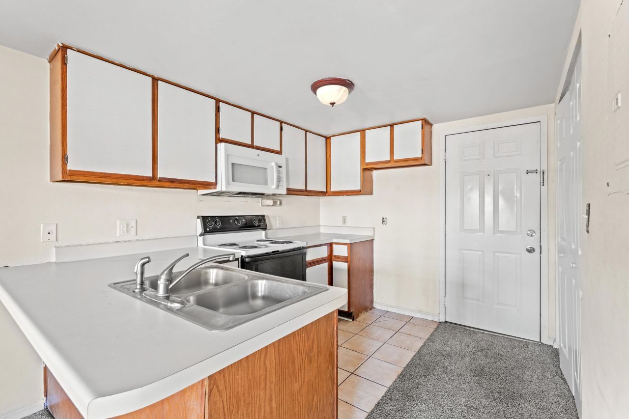 6850 Blue Heron Blvd. Photo 2