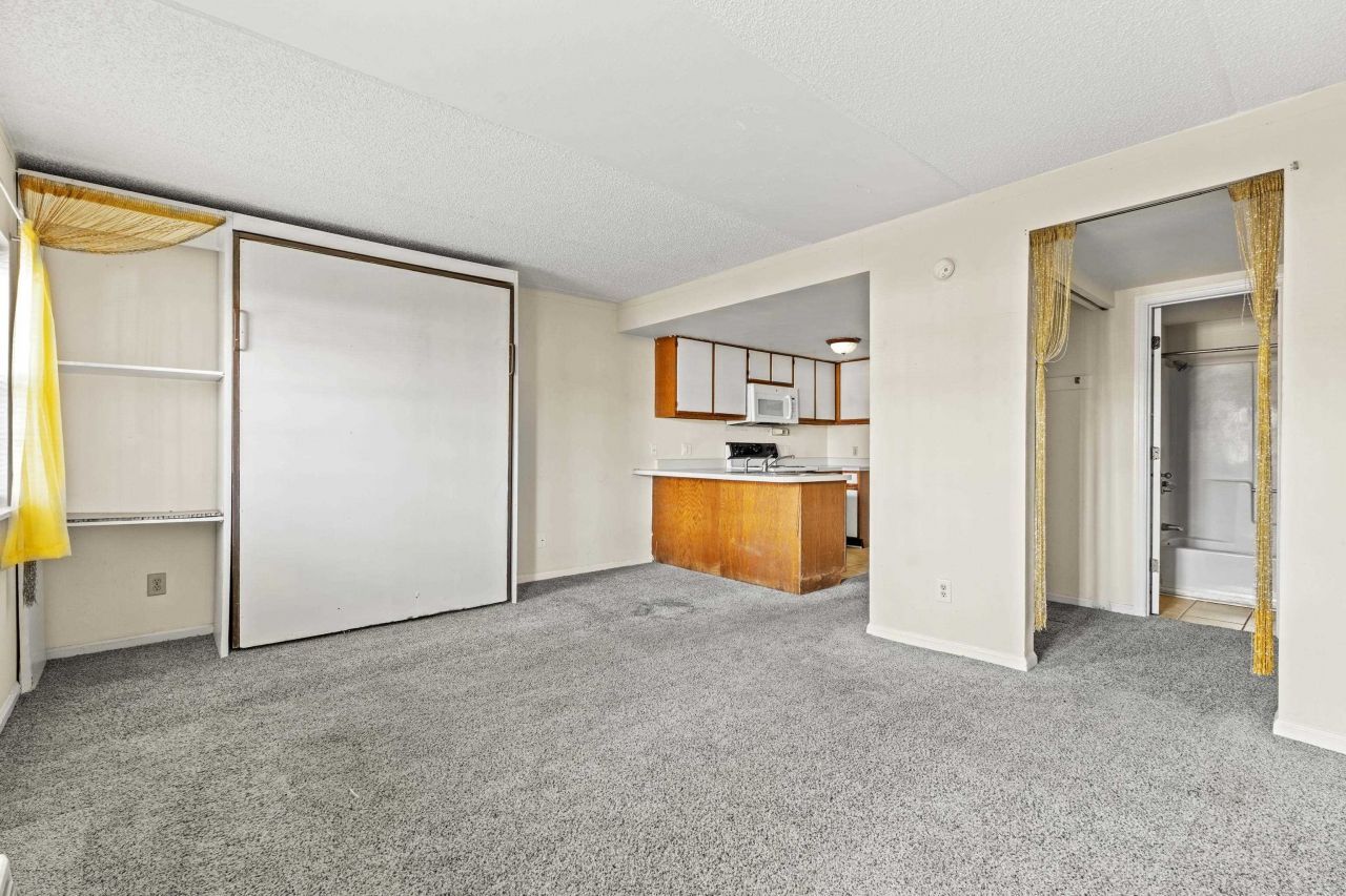 6850 Blue Heron Blvd. Photo 5