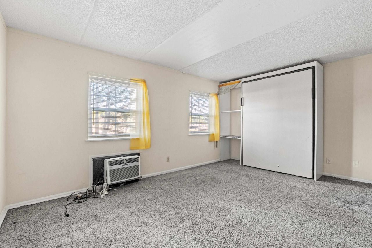 6850 Blue Heron Blvd. Photo 6