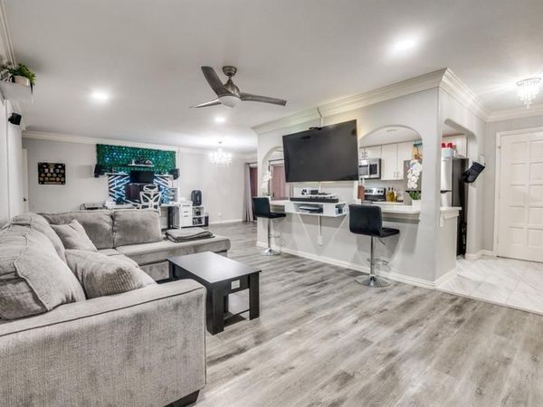 552 E Avenue J, Unit D, Grand Prairie, TX 75050