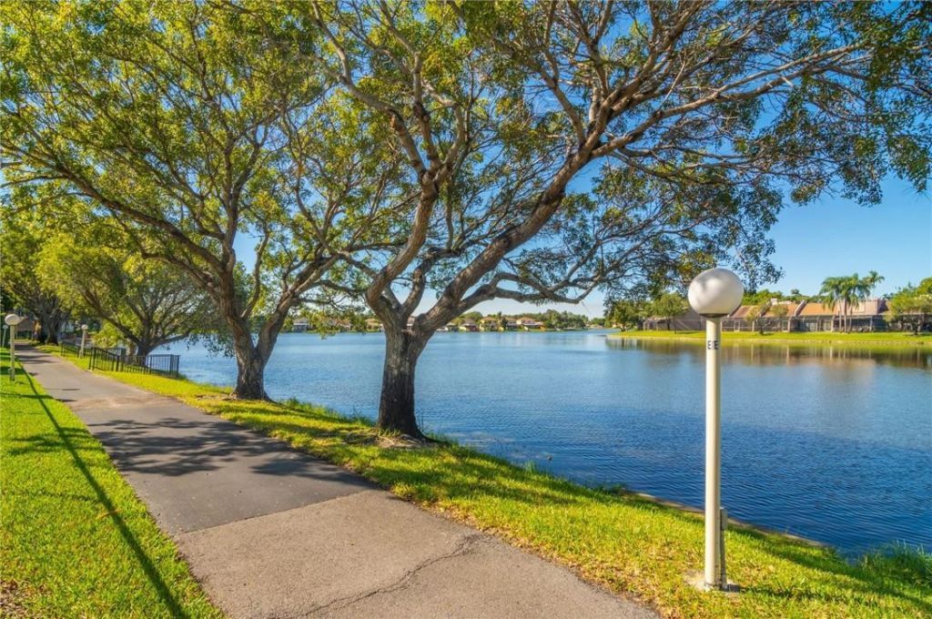 1100 Colony Point Circle, Unit 105, Pembroke Pines, FL 33026 Photo