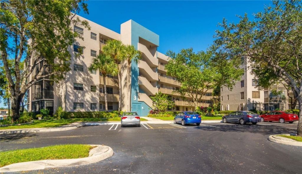 1100 Colony Point Circle, Unit 105, Pembroke Pines, FL 33026 Photo